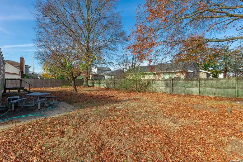 617 Peconic Avenue West Babylon NY 11704