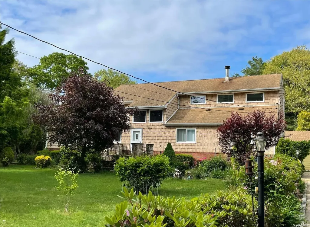 8 Ruth Street Huntington NY 11743