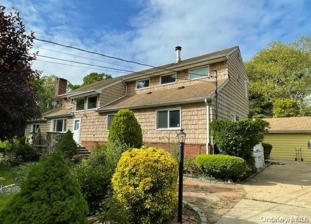 8 Ruth Street Huntington NY 11743