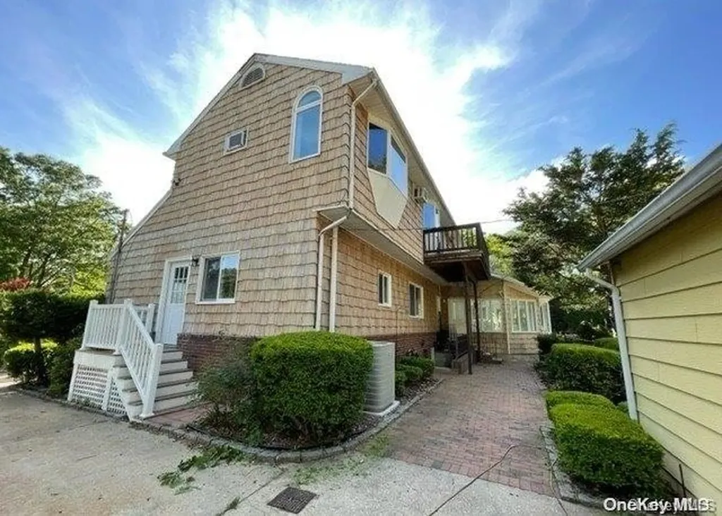8 Ruth Street Huntington NY 11743