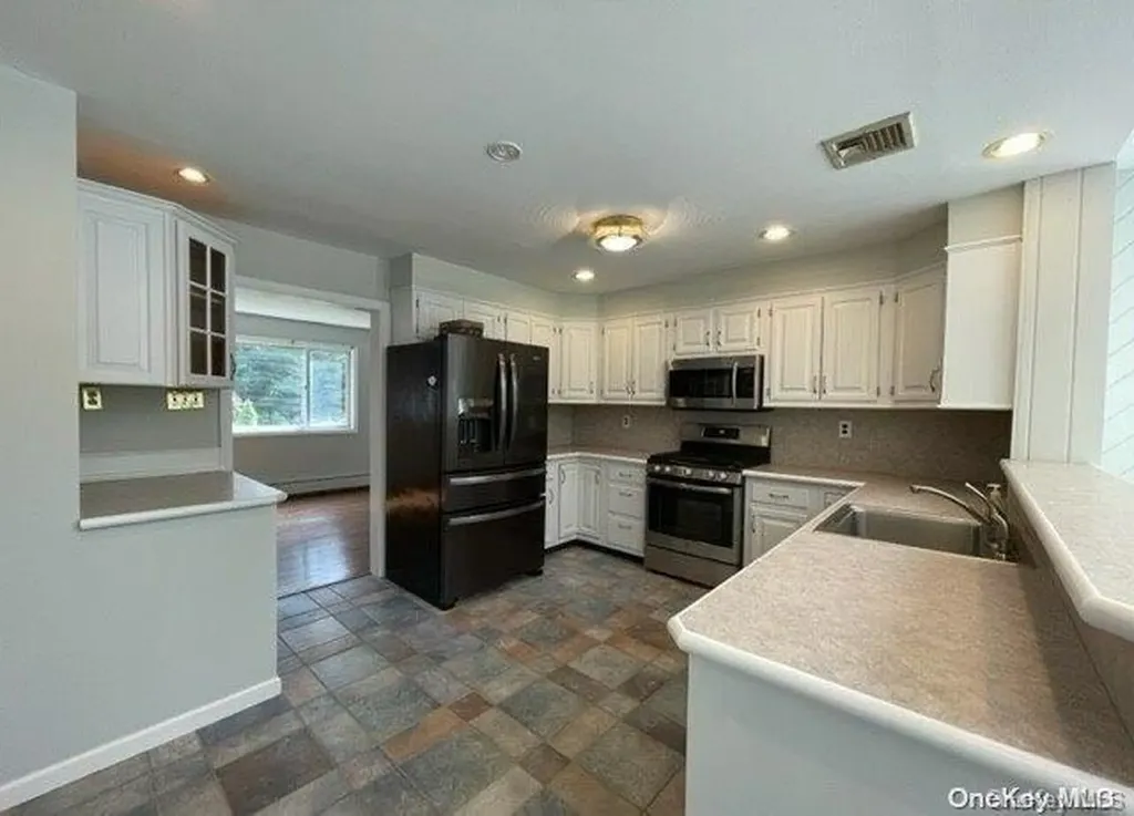 8 Ruth Street Huntington NY 11743
