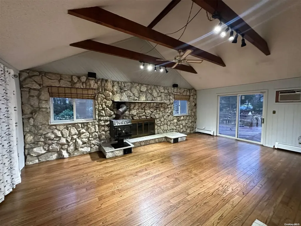 8 Ruth Street Huntington NY 11743