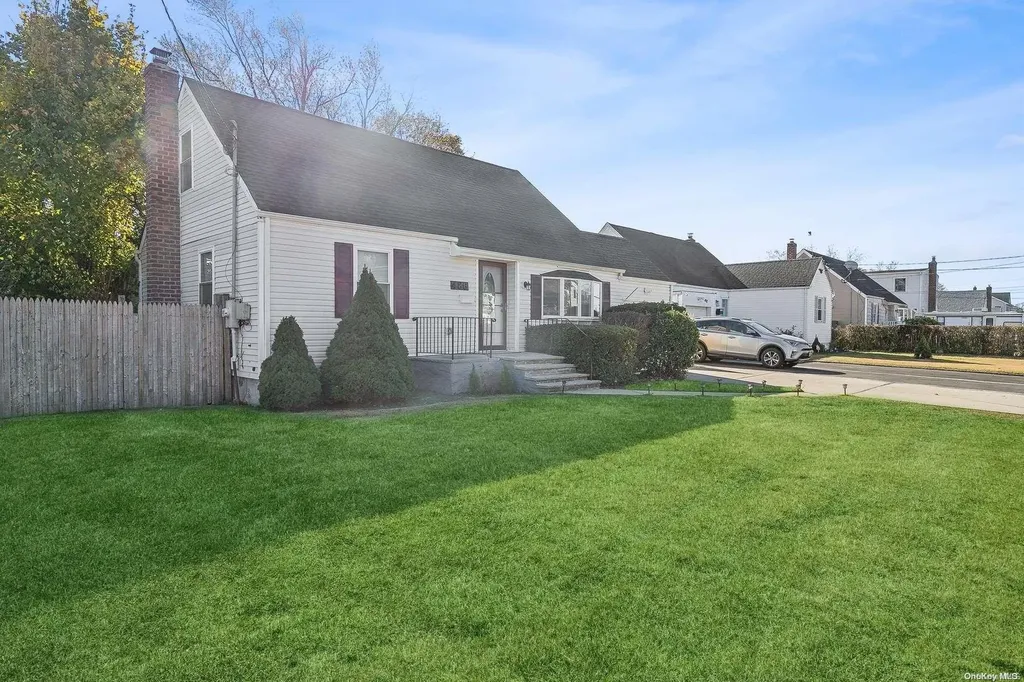486 18th Street West Babylon NY 11704