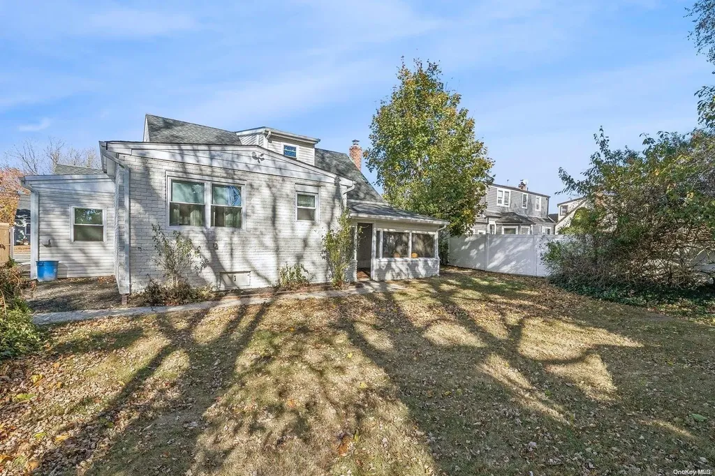 486 18th Street West Babylon NY 11704