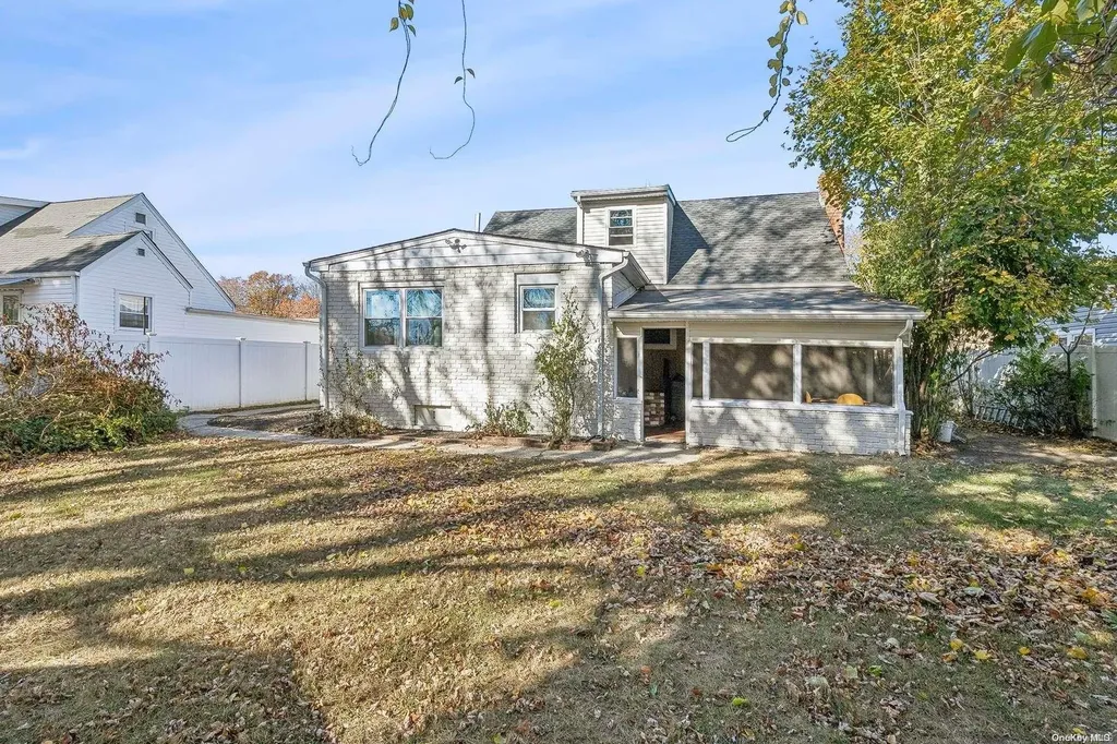 486 18th Street West Babylon NY 11704