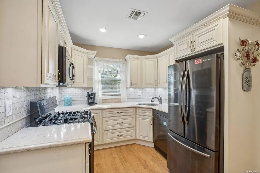 486 18th Street West Babylon NY 11704
