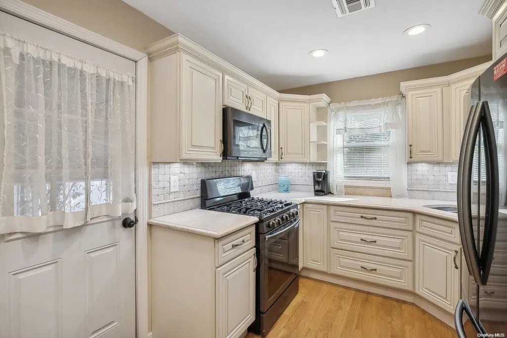 486 18th Street West Babylon NY 11704