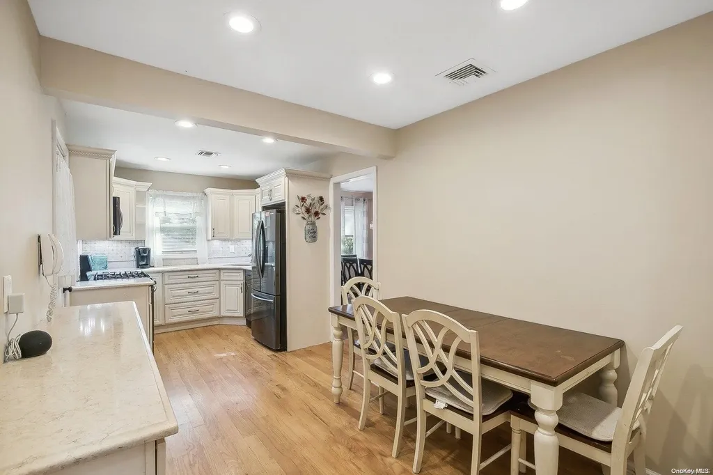 486 18th Street West Babylon NY 11704