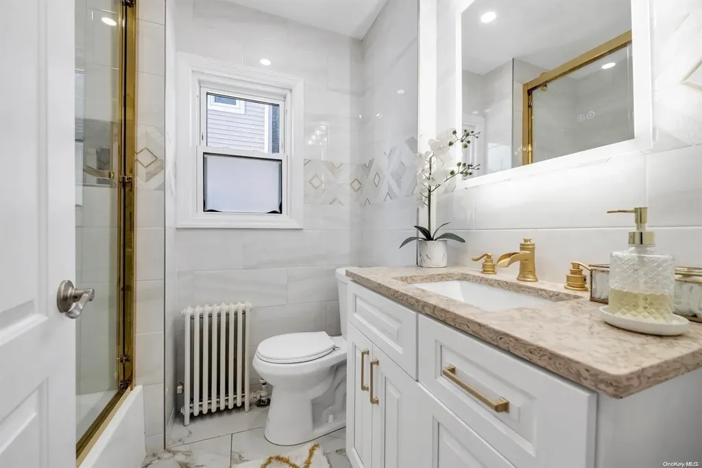 32 Corwin Avenue New Hyde Park NY 11040
