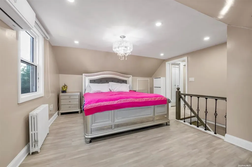 32 Corwin Avenue New Hyde Park NY 11040