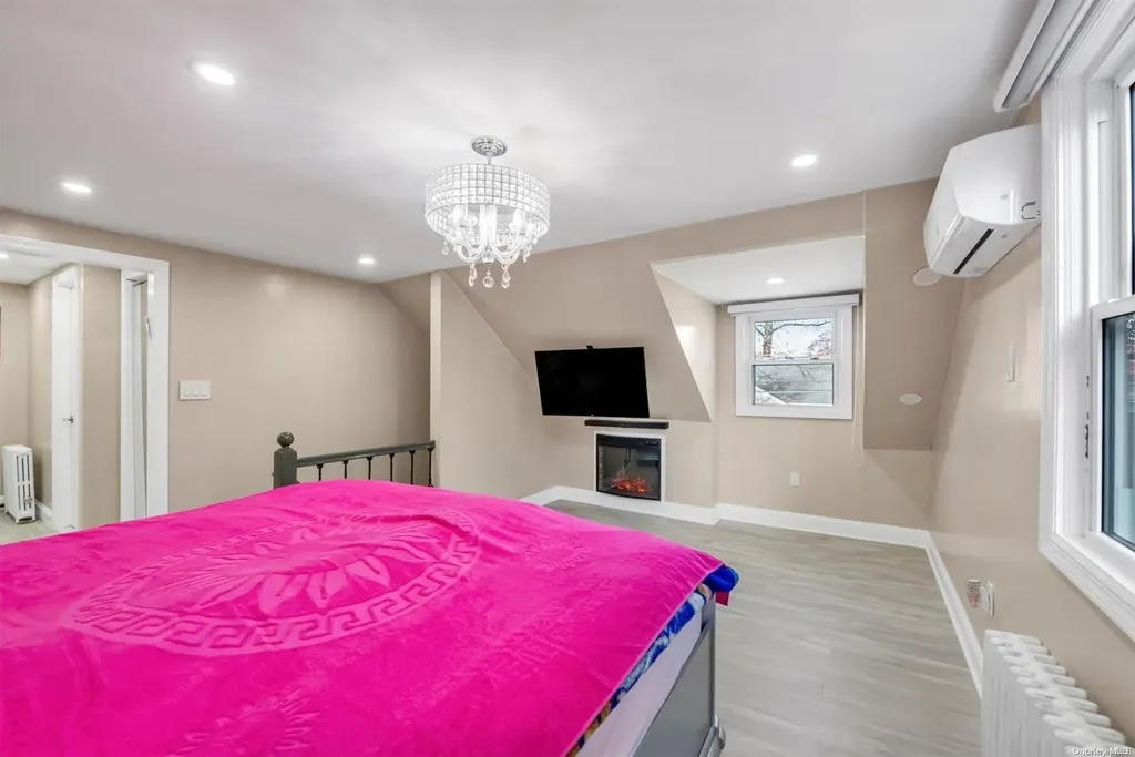 32 Corwin Avenue New Hyde Park NY 11040
