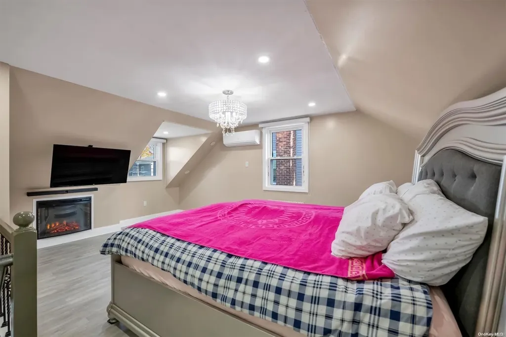 32 Corwin Avenue New Hyde Park NY 11040