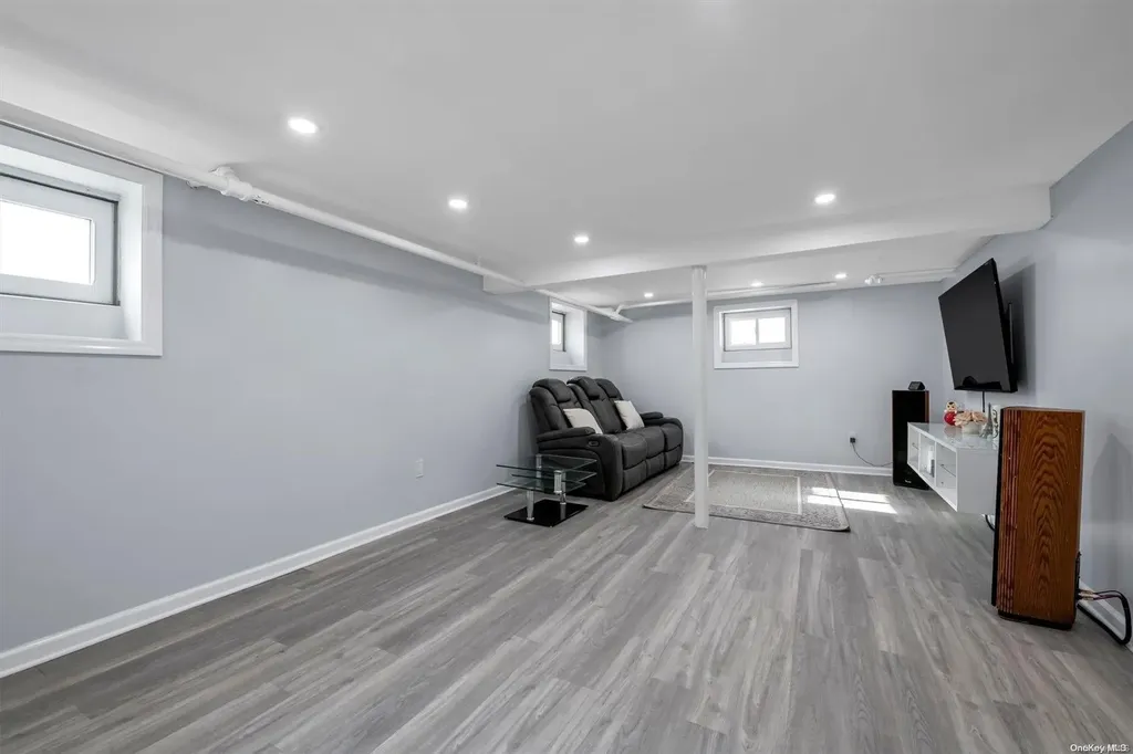 32 Corwin Avenue New Hyde Park NY 11040