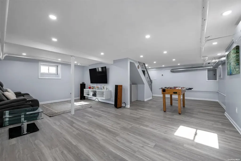 32 Corwin Avenue New Hyde Park NY 11040
