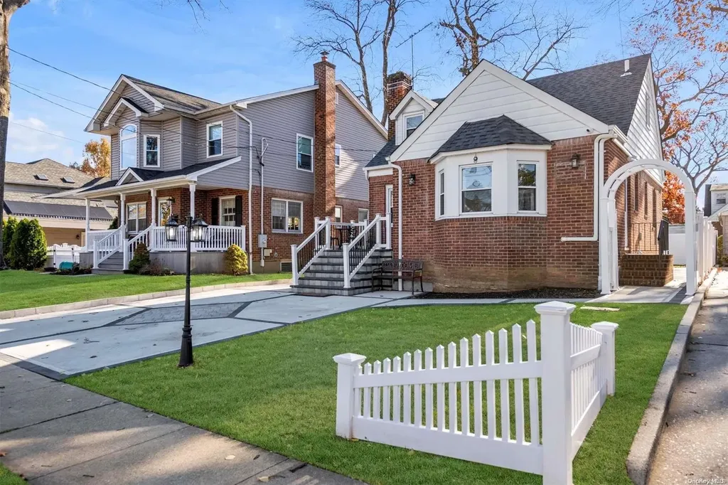 32 Corwin Avenue New Hyde Park NY 11040