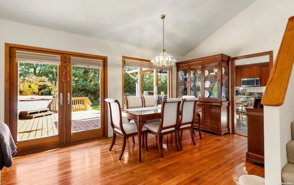 13 Spruce Lane Syosset NY 11791