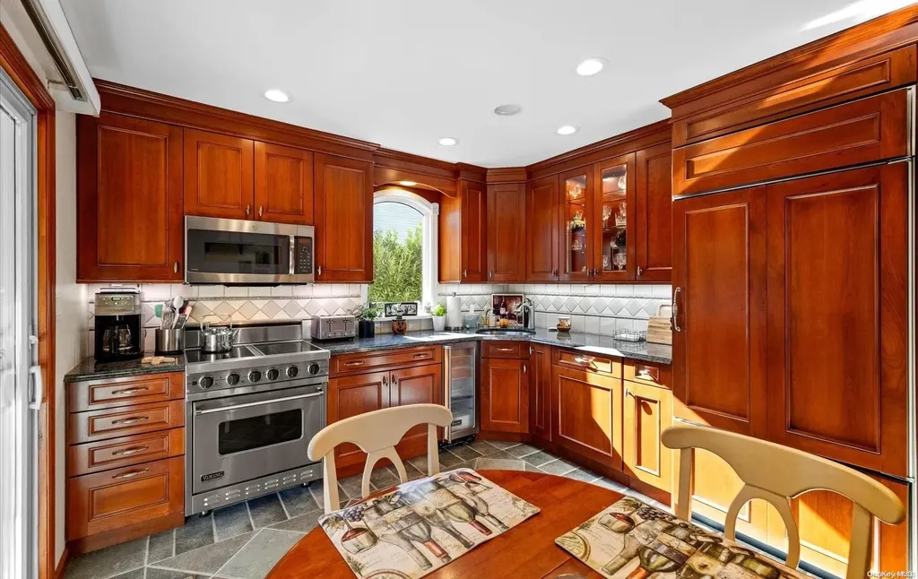 13 Spruce Lane Syosset NY 11791