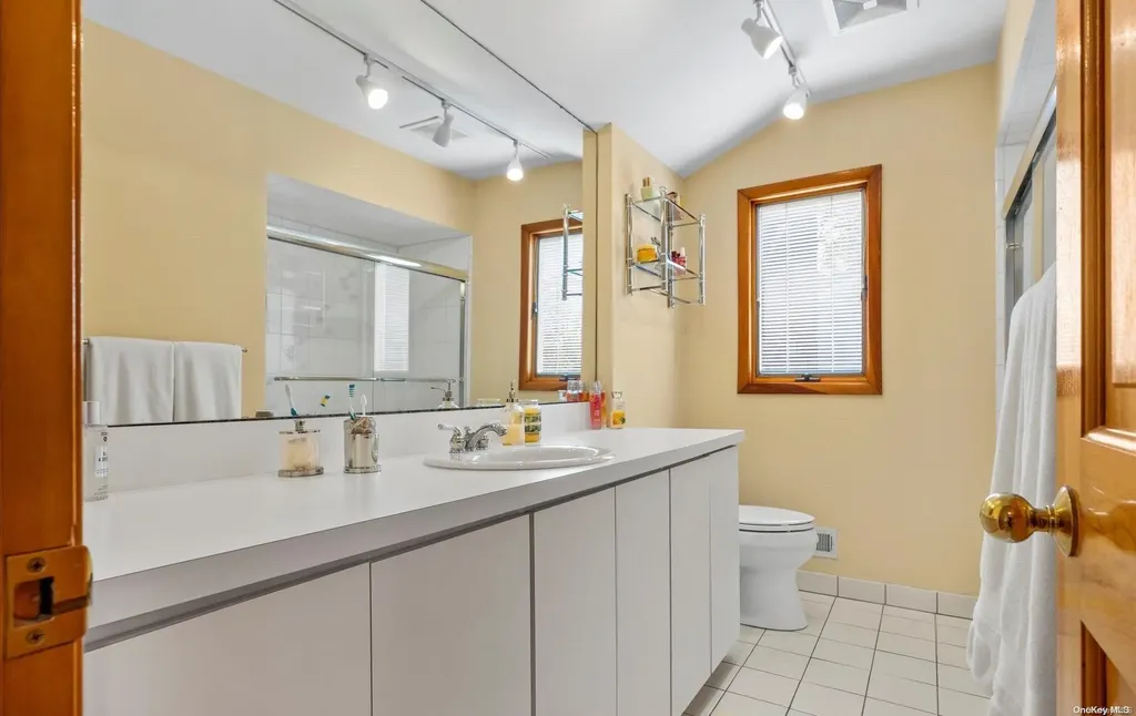 13 Spruce Lane Syosset NY 11791