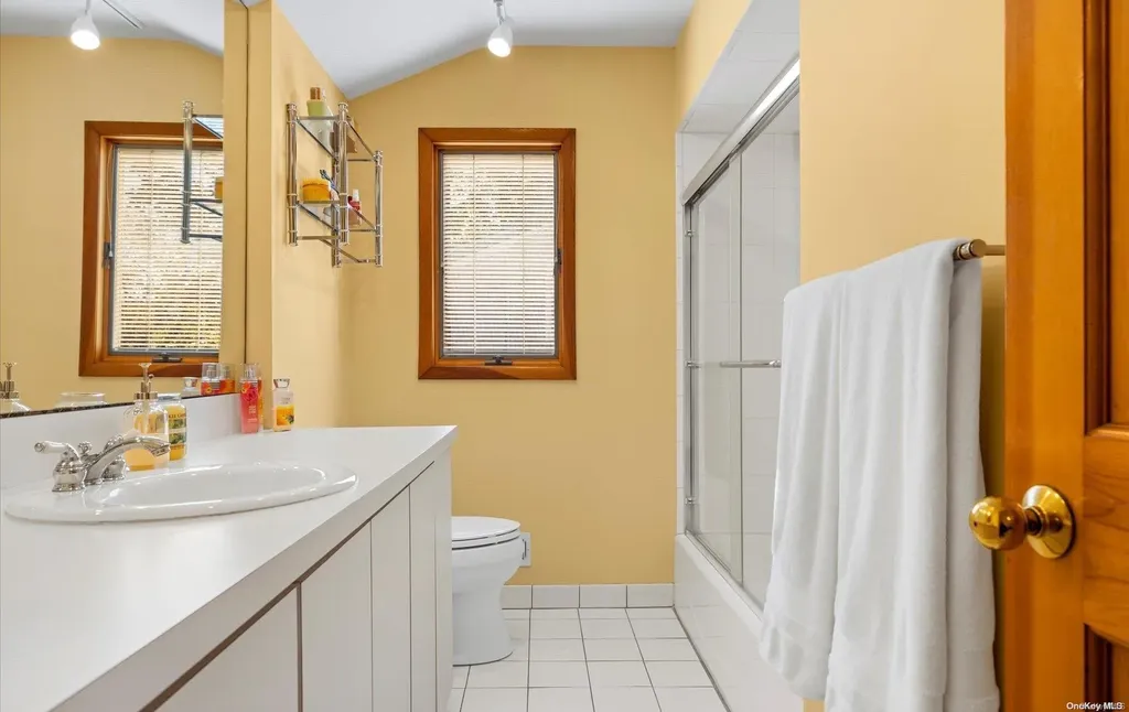 13 Spruce Lane Syosset NY 11791