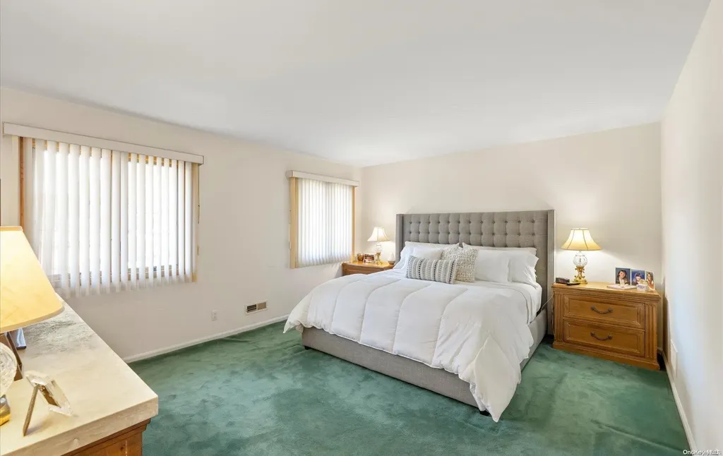 13 Spruce Lane Syosset NY 11791