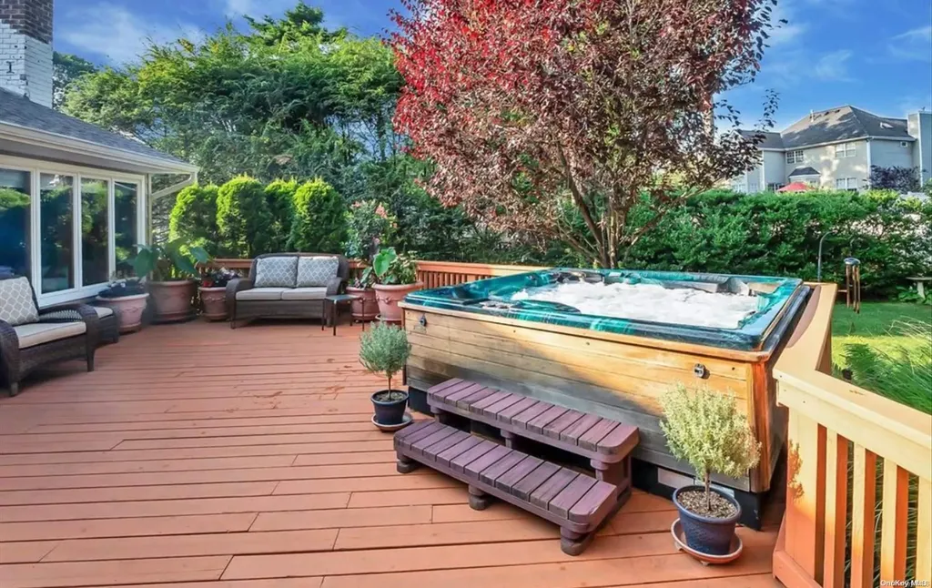 13 Spruce Lane Syosset NY 11791
