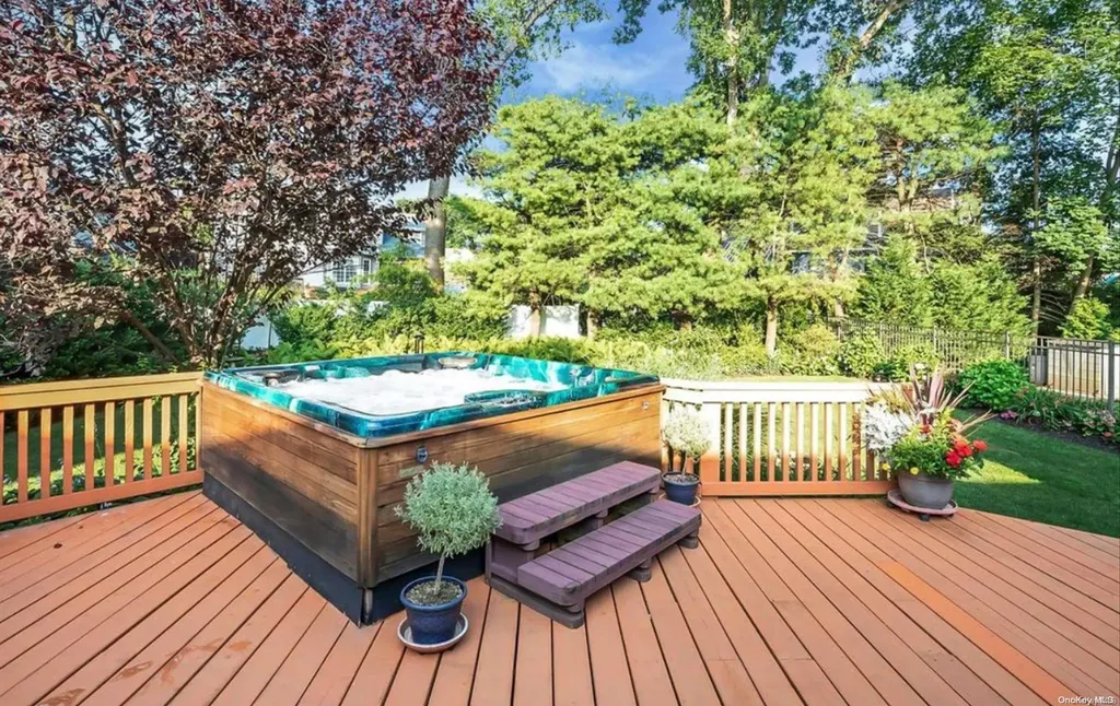 13 Spruce Lane Syosset NY 11791