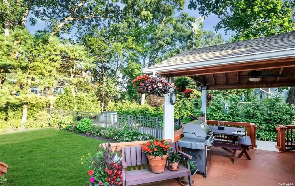 13 Spruce Lane Syosset NY 11791