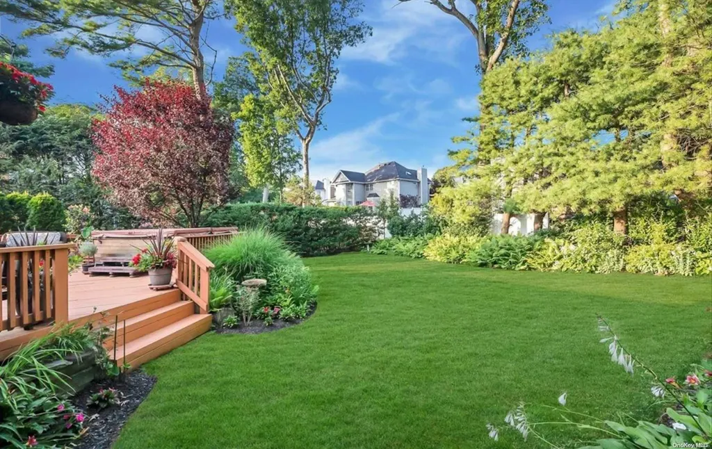 13 Spruce Lane Syosset NY 11791