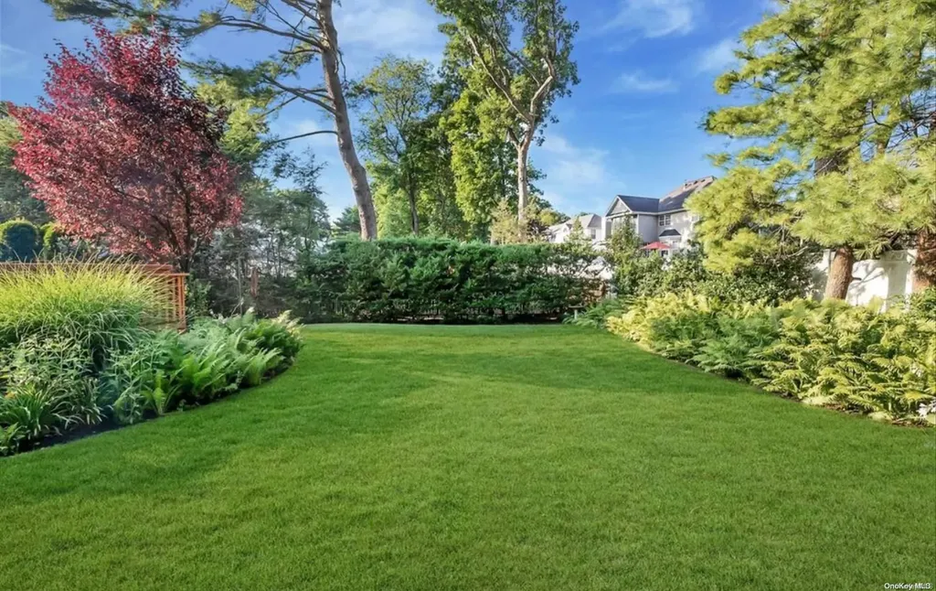 13 Spruce Lane Syosset NY 11791
