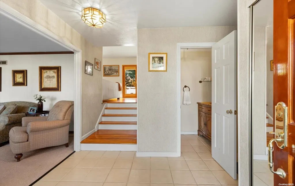 13 Spruce Lane Syosset NY 11791