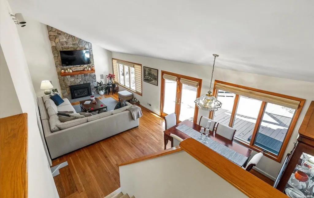 13 Spruce Lane Syosset NY 11791