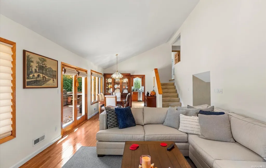 13 Spruce Lane Syosset NY 11791
