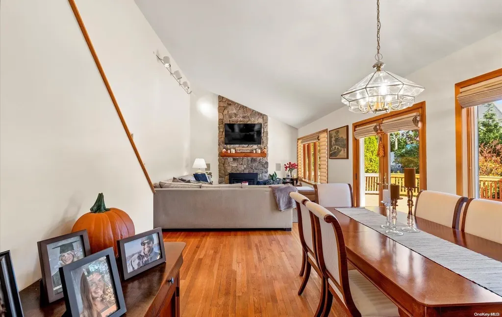 13 Spruce Lane Syosset NY 11791