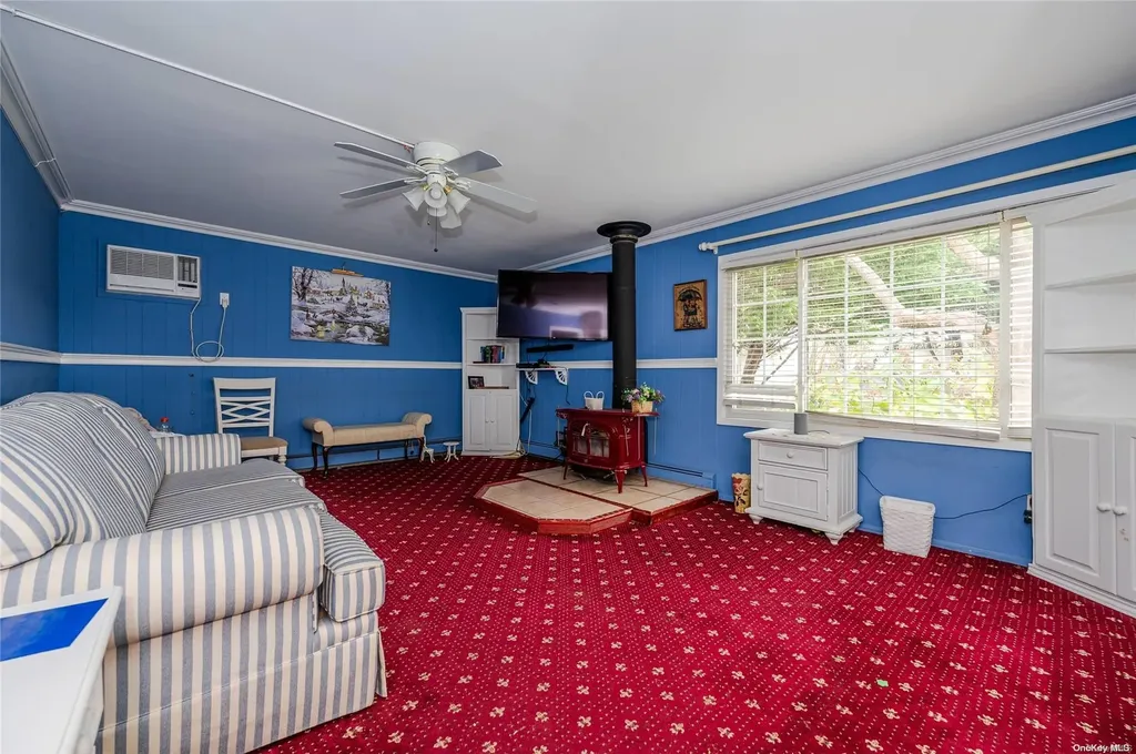 7 Round Lane Levittown NY 11756