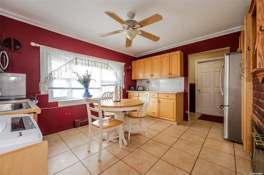 7 Round Lane Levittown NY 11756