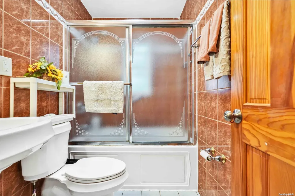 1260 Bretton Road Valley Stream NY 11580