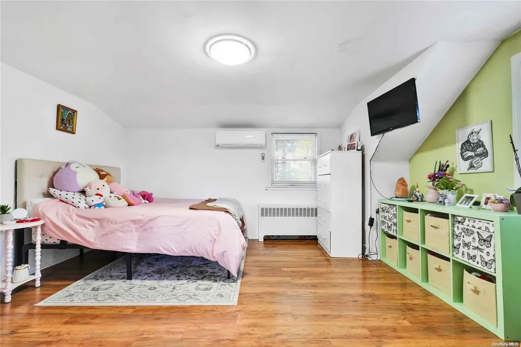 1260 Bretton Road Valley Stream NY 11580