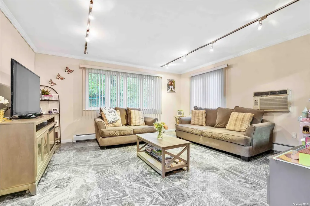 1260 Bretton Road Valley Stream NY 11580