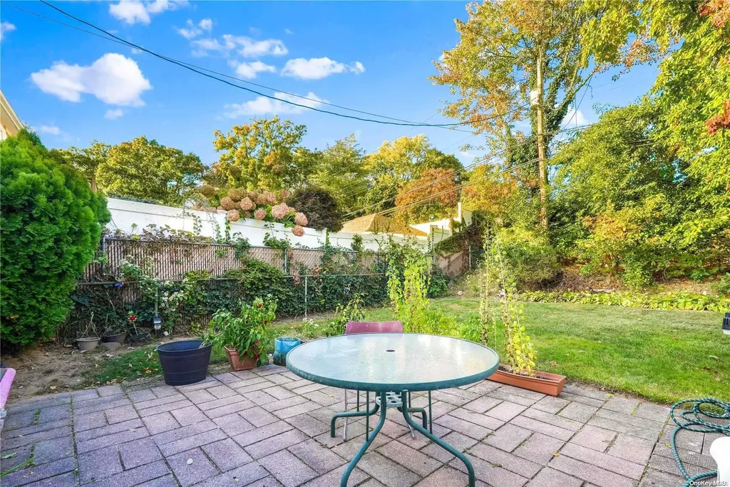 1260 Bretton Road Valley Stream NY 11580