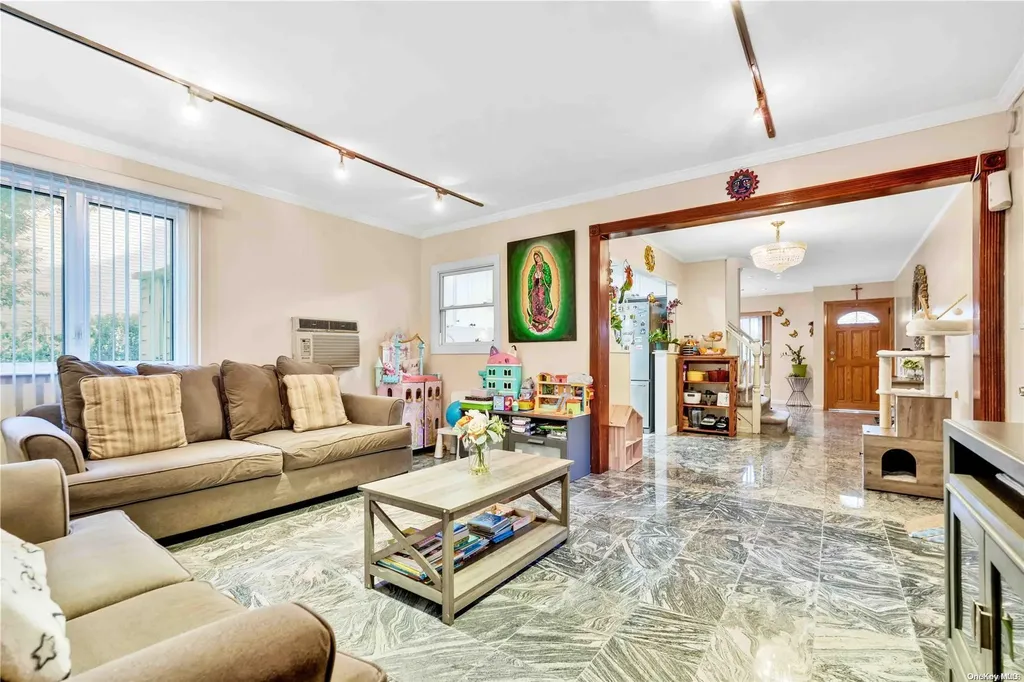 1260 Bretton Road Valley Stream NY 11580