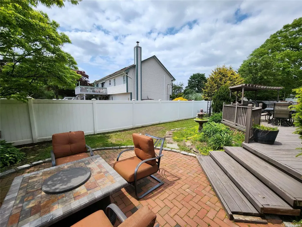 1057 Carlls Straight Path Dix Hills NY 11746