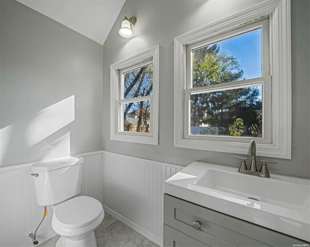 26 Benjamin Street Bay Shore NY 11706