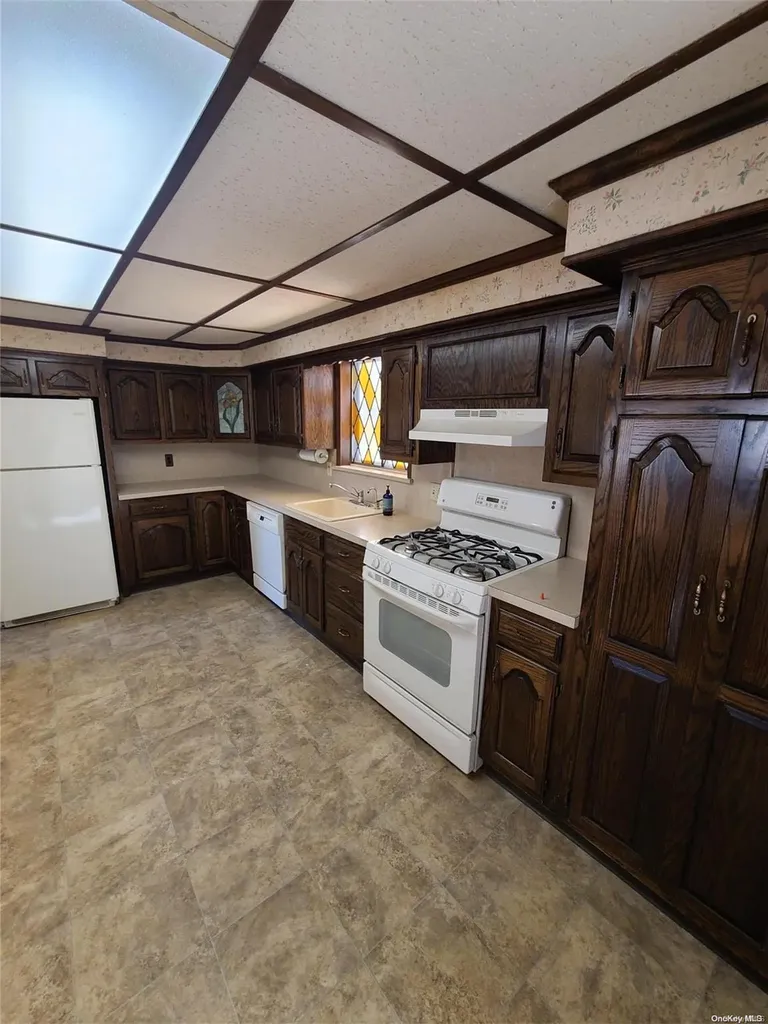 407 Herzel Boulevard West Babylon NY 11704