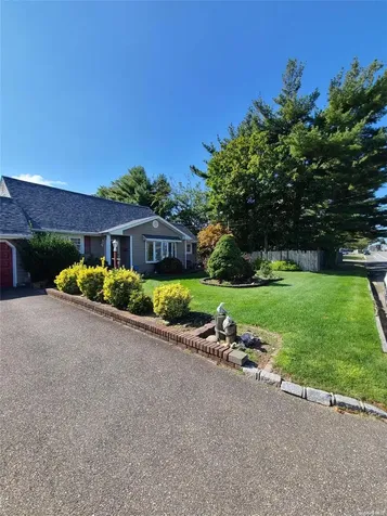 407 Herzel Boulevard West Babylon NY 11704