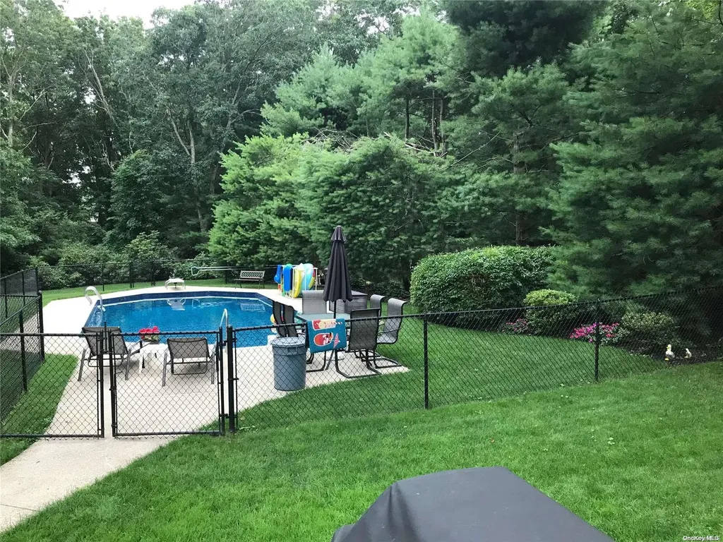 6 Cinderella Lane Saint James NY 11780
