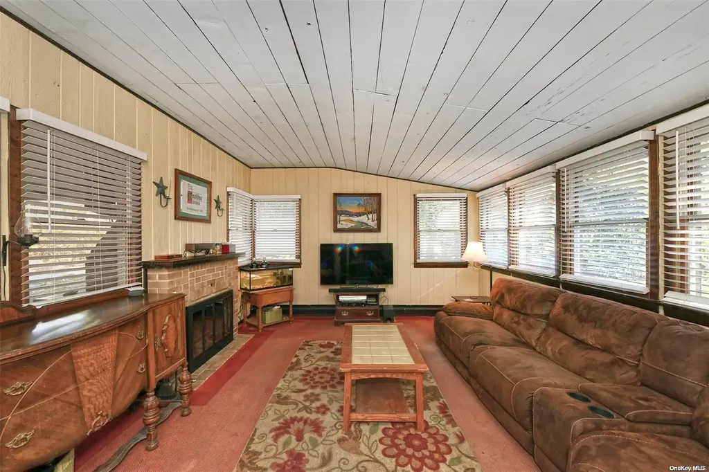 3 Robin Lane Huntington NY 11743