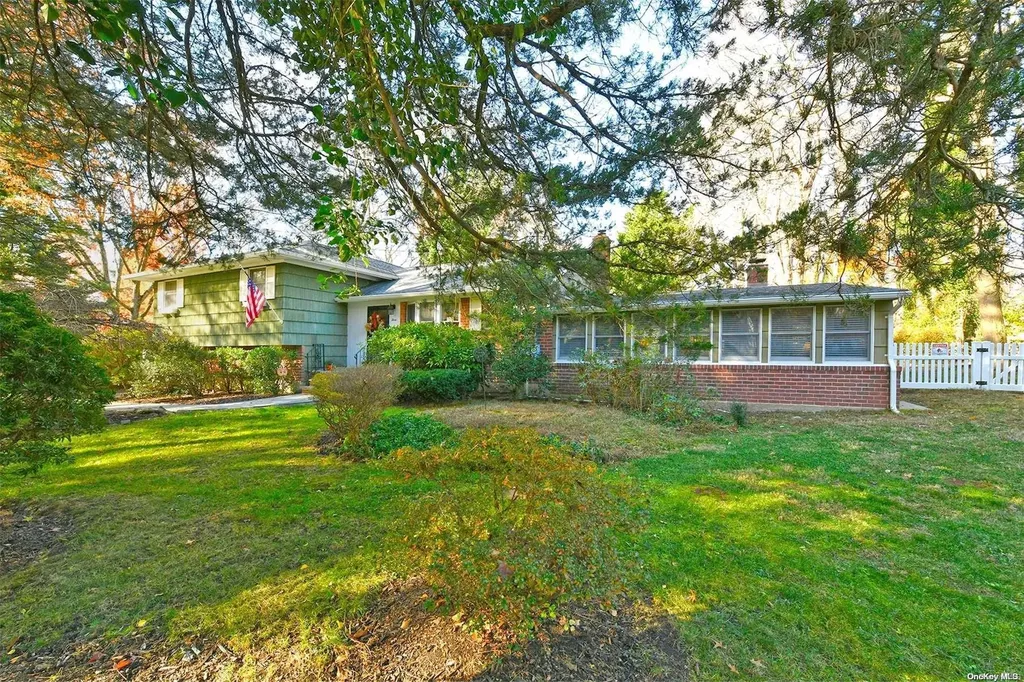 3 Robin Lane Huntington NY 11743