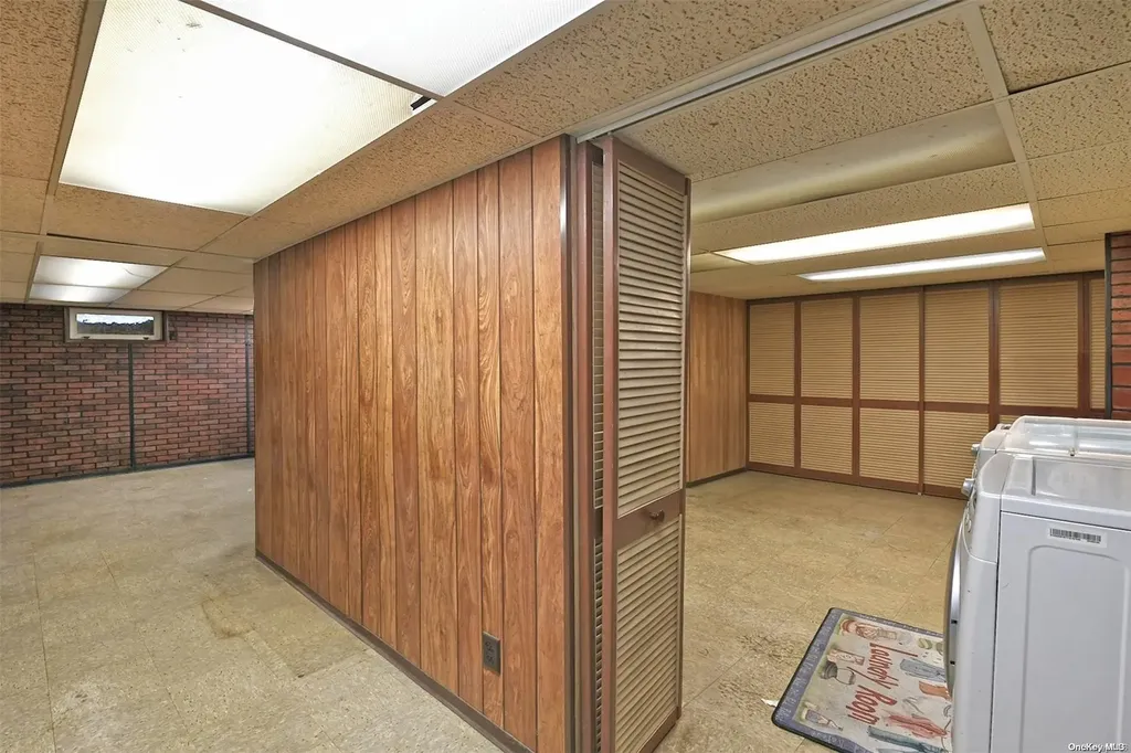 3 Robin Lane Huntington NY 11743