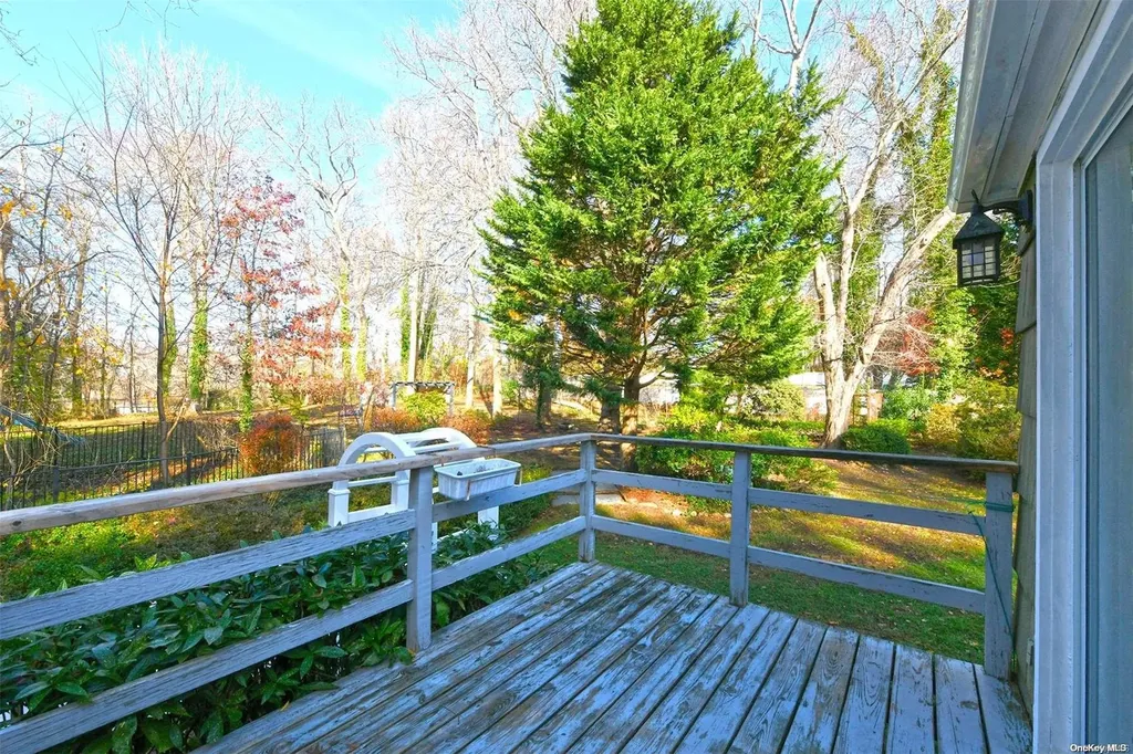 3 Robin Lane Huntington NY 11743