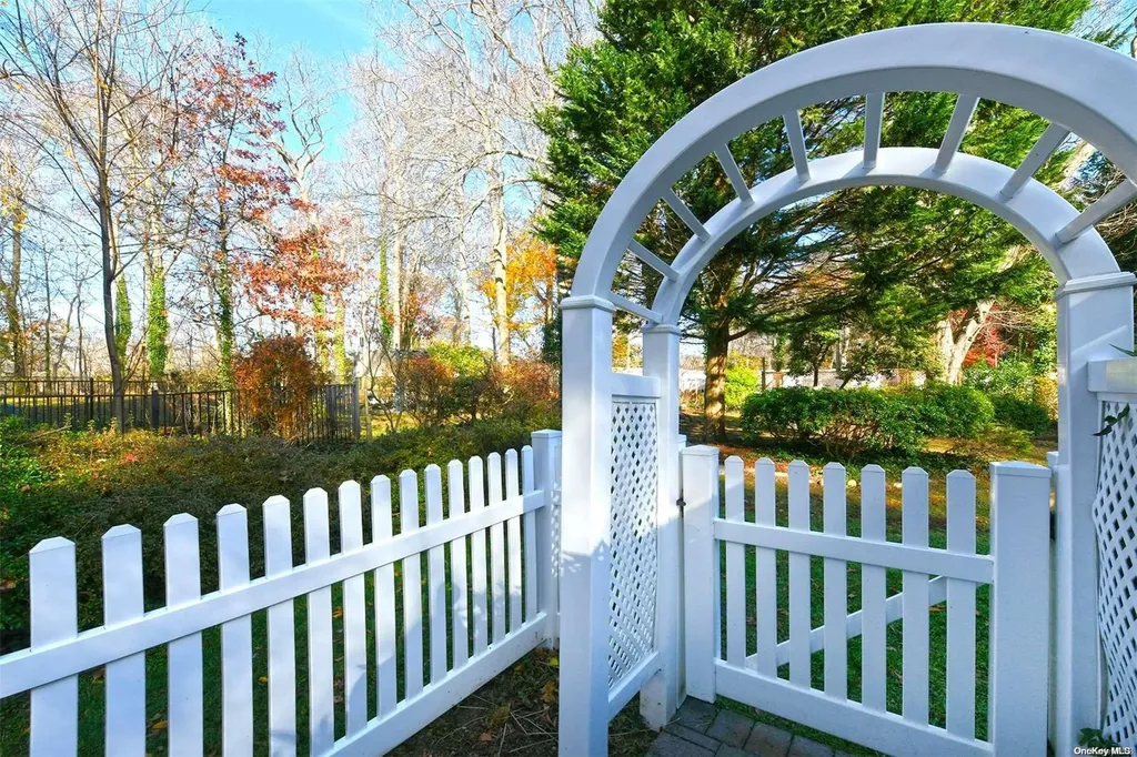 3 Robin Lane Huntington NY 11743